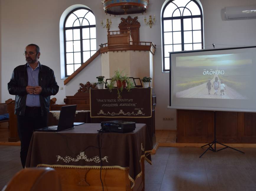 Az örökbefogadásról volt szó a lelkészértekezleten