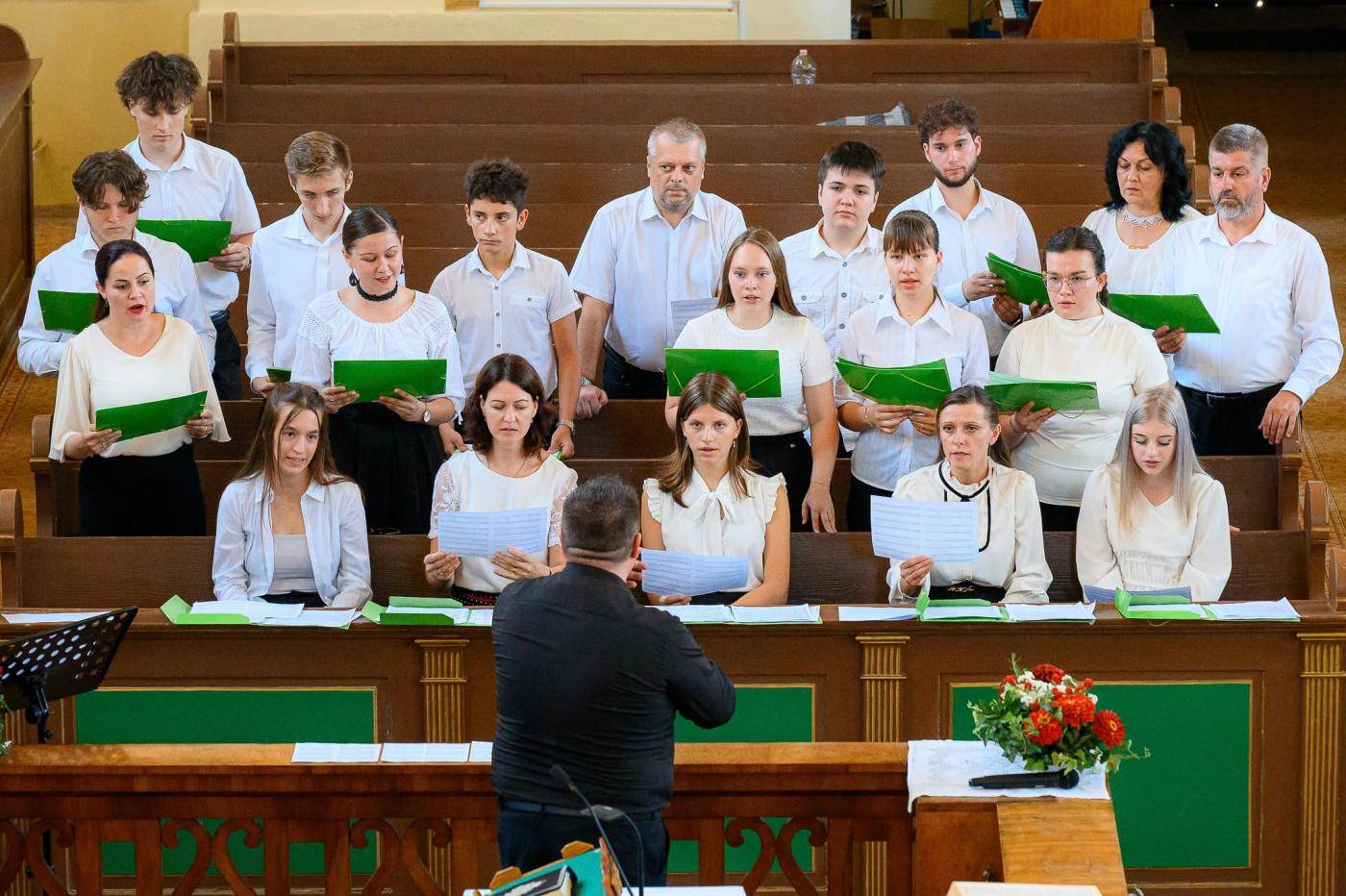 A szentséges Úrnak hála!