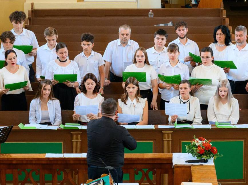A szentséges Úrnak hála!